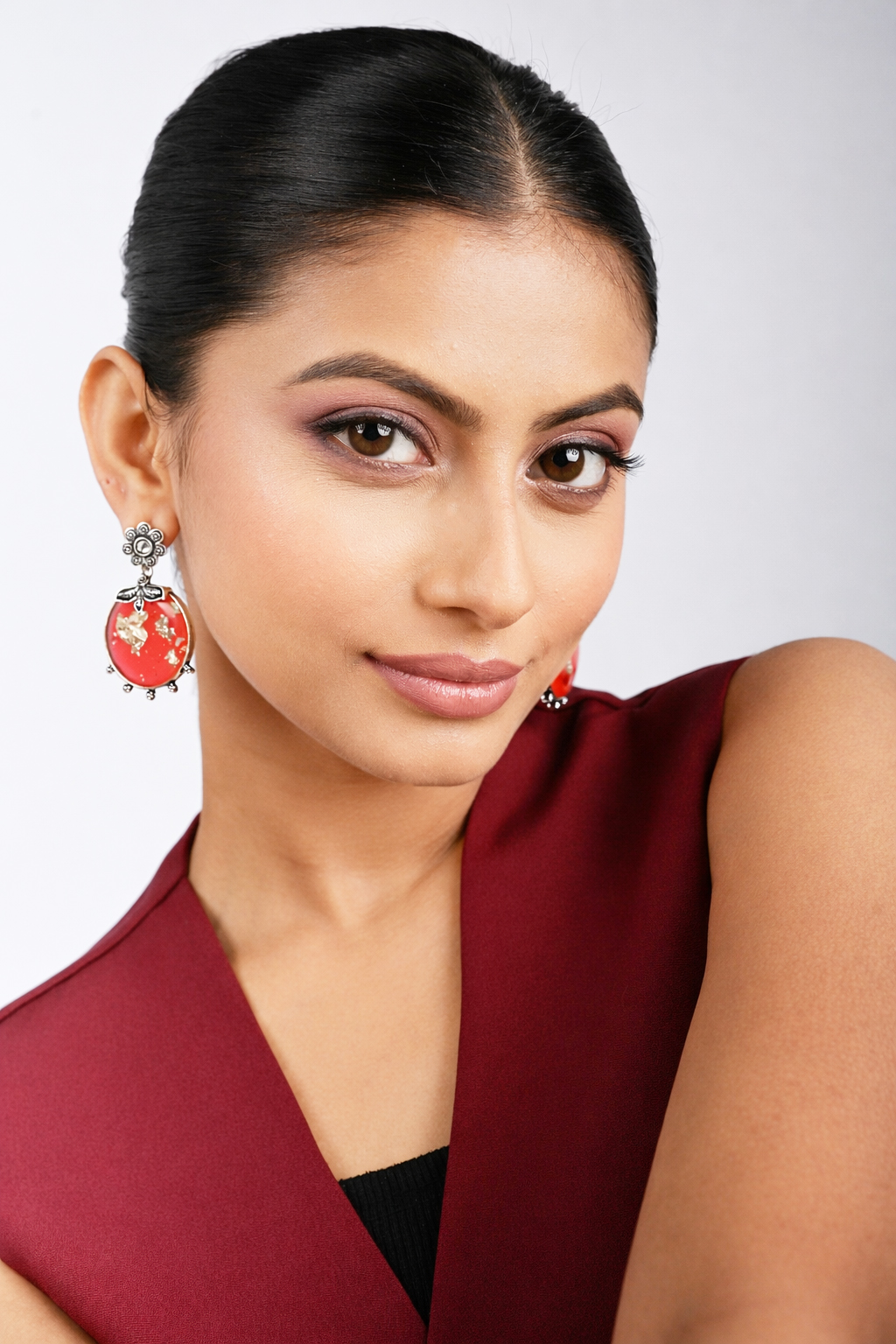 Red Resin Oxidized Silver Drop Earrings - Image 3